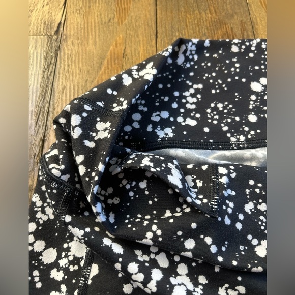 FABLETICS Black And White Speckled On-The-Go PowerHold® High-Waisted
Legging - Picture 3 of 14